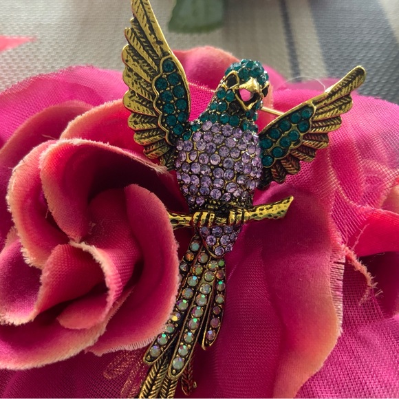 Lovely bird brooch with colorful stones. wings a flutter. Violet, aqua etc. - Picture 2 of 5